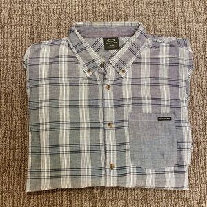 Oakley Men’s Long-Sleeve Button Down